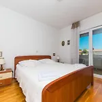 Apartamento Three-bedroom Kastel Kambelovac With Sea View 01 *