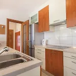 Three-bedroom Kastel Kambelovac With Sea View 01 Apartamento