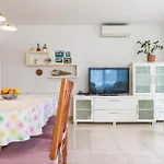 Three-bedroom Kastel Kambelovac With Sea View 01 Apartamento *