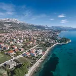 Apartamento Three-bedroom Kastel Kambelovac With Sea View 01 *