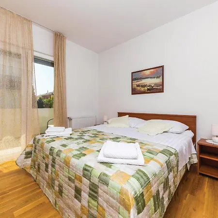 Three-bedroom Kastel Kambelovac With Sea View 01 * Kaštela