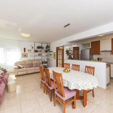 Three-bedroom Kastel Kambelovac With Sea View 01 Kaštela